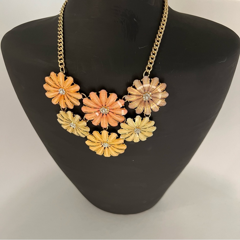 MACY’S PASTEL DAISY STATEMENT‎ NECKLACE $45